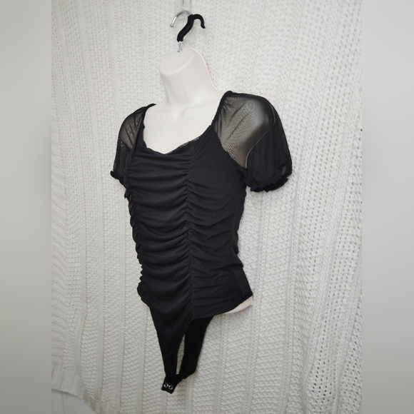 Liz&Sara NWOT sheer sleeve bodysuit - Picture 2 of 5
